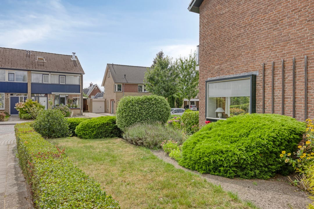 Photo 26 of Waardenborchstraat 38