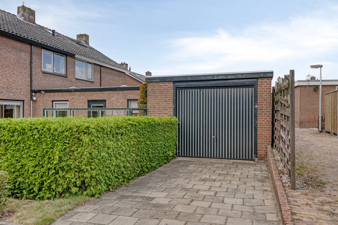 Photo 28 of Waardenborchstraat 38