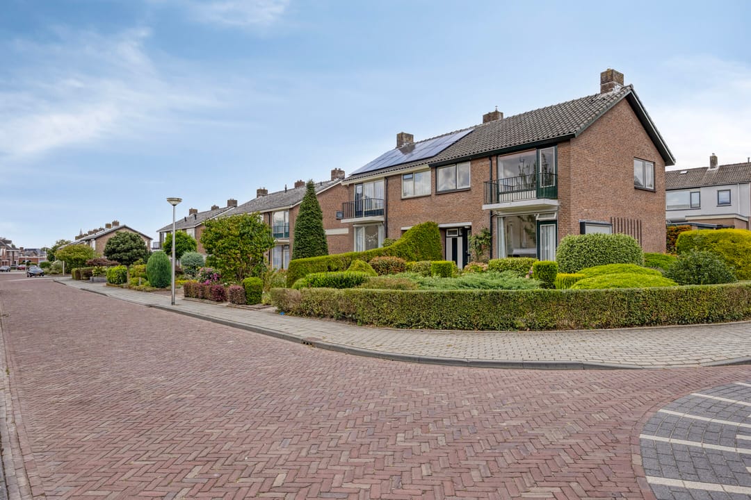 Photo 32 of Waardenborchstraat 38