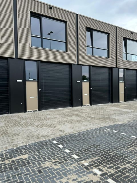 Bekijk foto 2 van John F. Kennedylaan 64