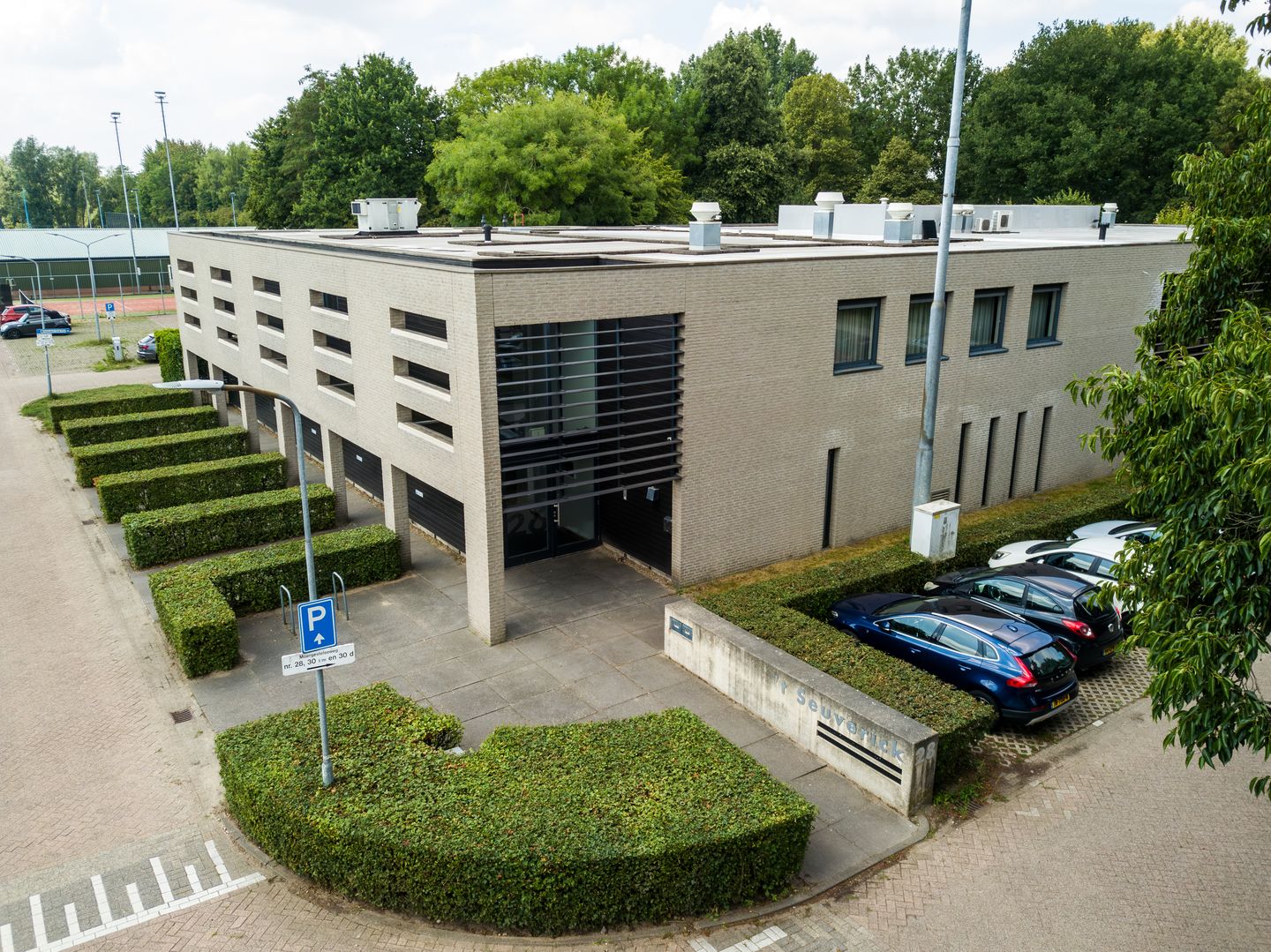 Bekijk foto 2 van Moergestelseweg 28