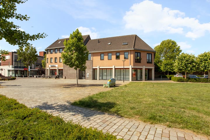 Foto 2 van Burg. Van Houdtplein 16