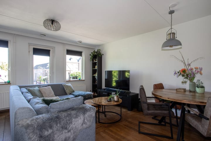 Foto 6 van Burg. Van Houdtplein 16