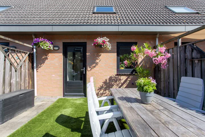 Foto 15 van Burg. Van Houdtplein 16