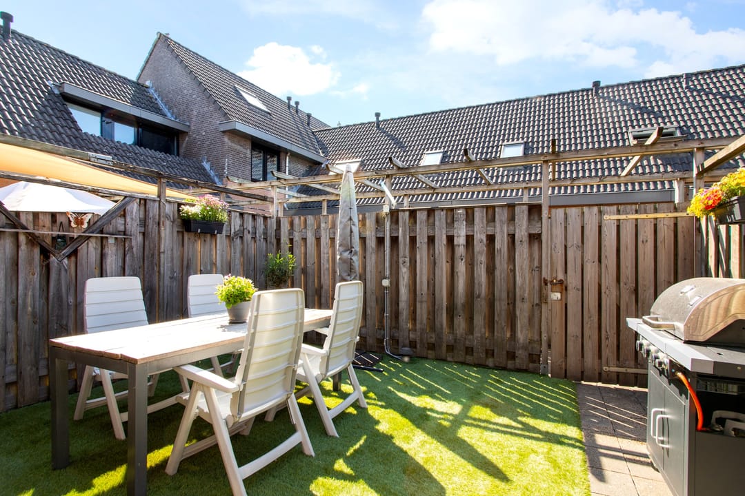 Foto 16 van Burg. Van Houdtplein 16