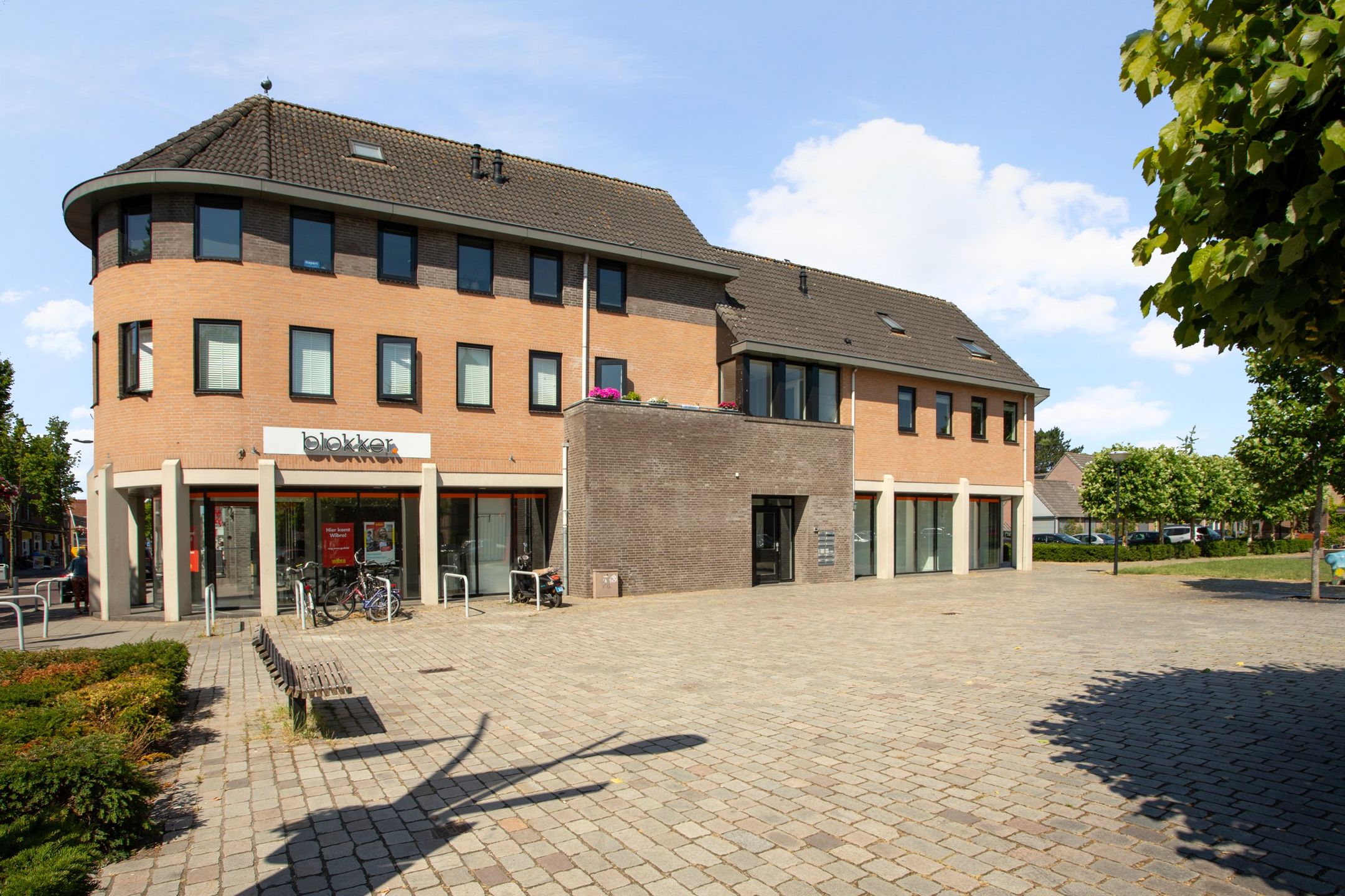 Foto 21 van Burg. Van Houdtplein 16