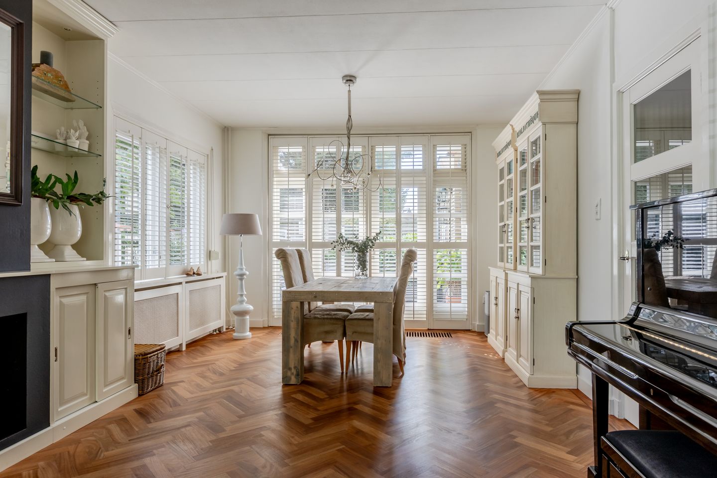 Photo 10 of Spoorstraat 62