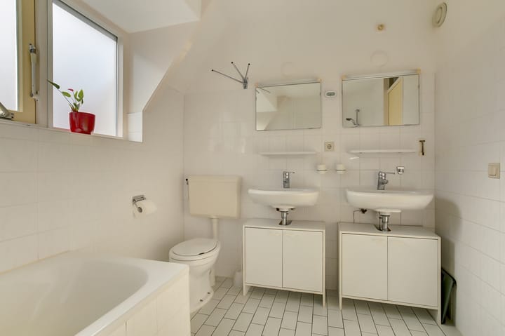 Photo 21 of Corridor 28