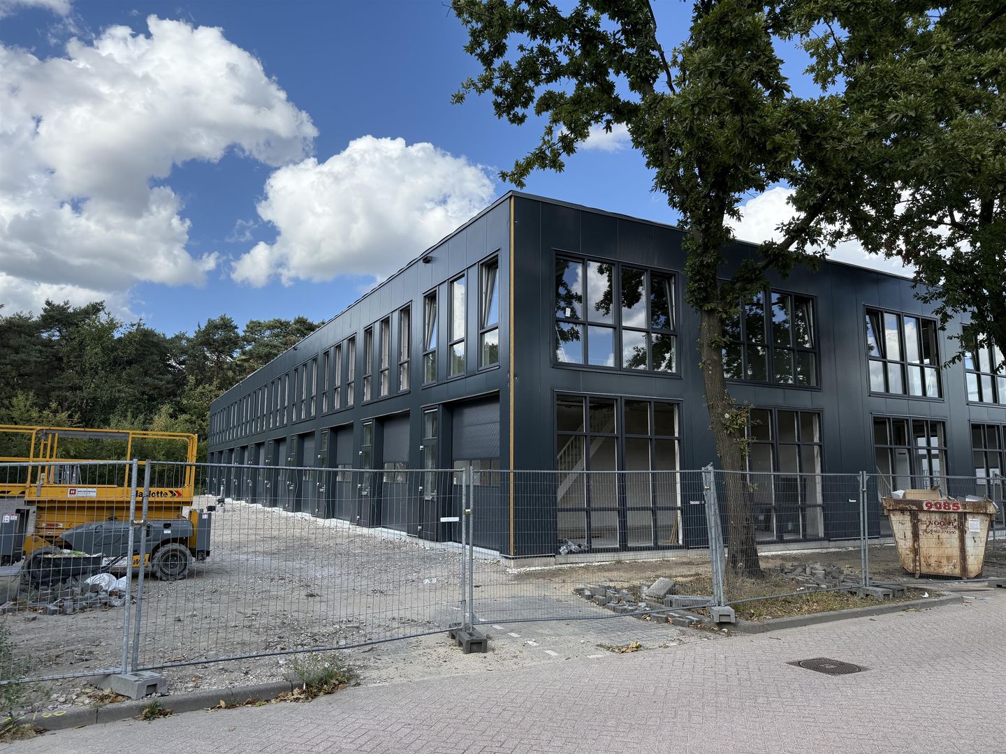 View photo 2 of Jellinghausstraat 2-28