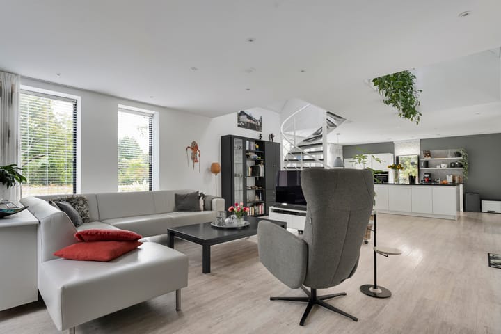 Photo 2 of Burgemeester Wynoldyweg 10