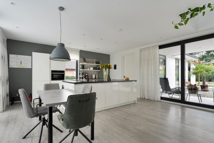 Photo 4 of Burgemeester Wynoldyweg 10