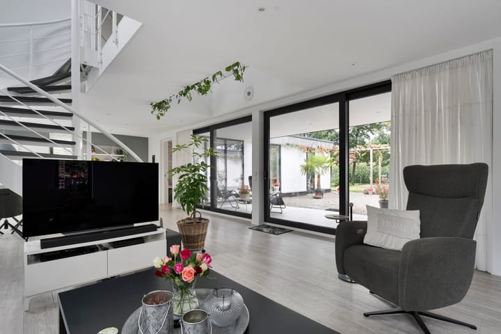 Photo 24 of Burgemeester Wynoldyweg 10