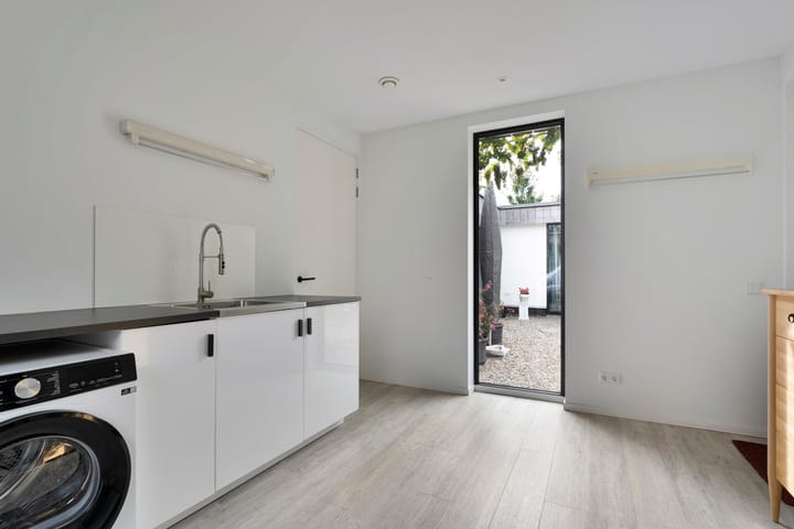 Photo 31 of Burgemeester Wynoldyweg 10