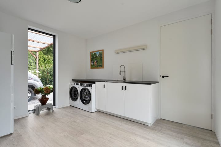 Photo 32 of Burgemeester Wynoldyweg 10