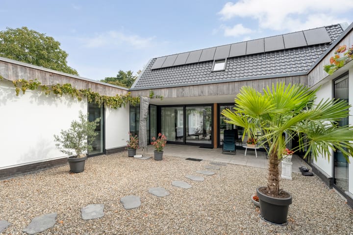 Photo 54 of Burgemeester Wynoldyweg 10