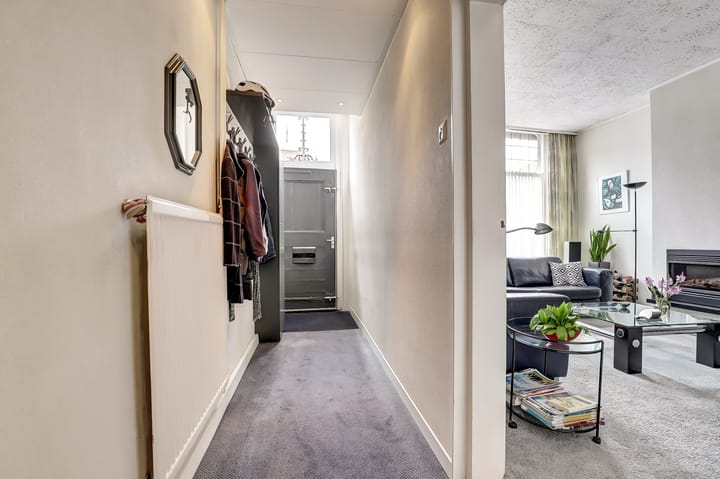 Photo 8 of Verrenieuwstraat 36