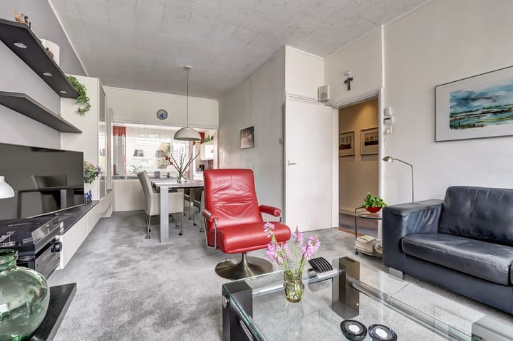 Photo 13 of Verrenieuwstraat 36