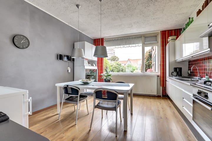 Photo 16 of Verrenieuwstraat 36