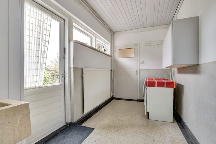 Photo 22 of Verrenieuwstraat 36