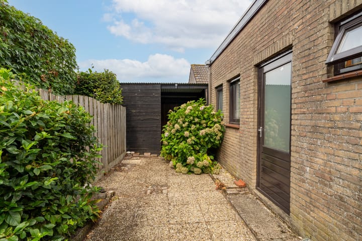 Photo 33 of van der Duinstraat 30