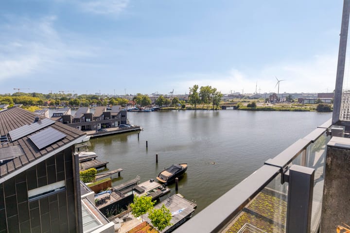 Photo 27 of Justpier 104