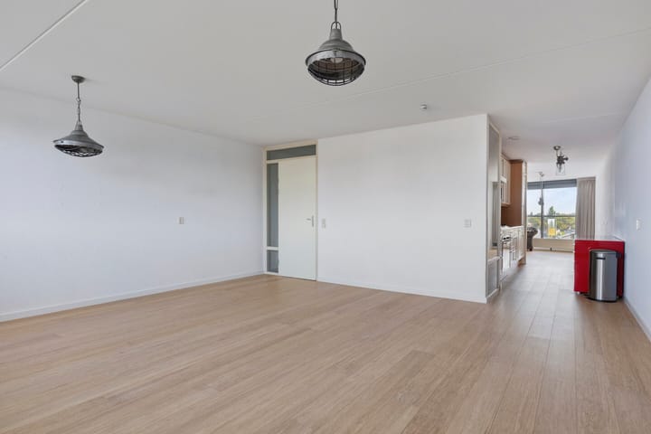 Photo 38 of Justpier 104