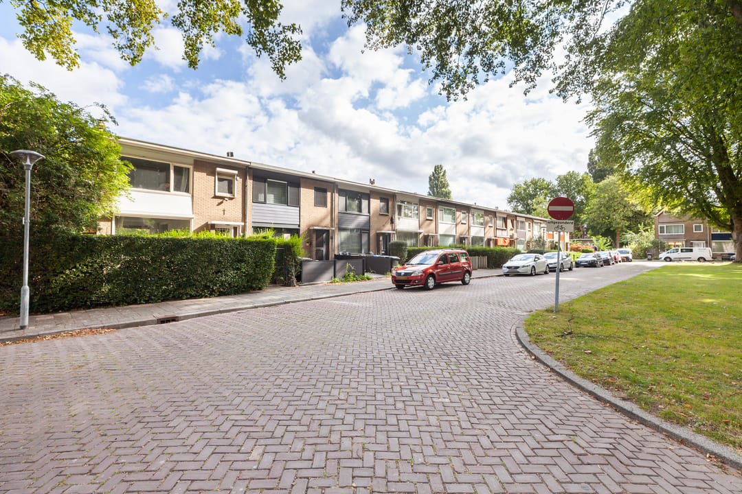 Foto 22 van Van Limburg Stirumplantsoen 32