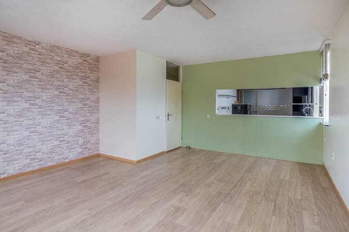 Photo 2 of Ringspoor 80