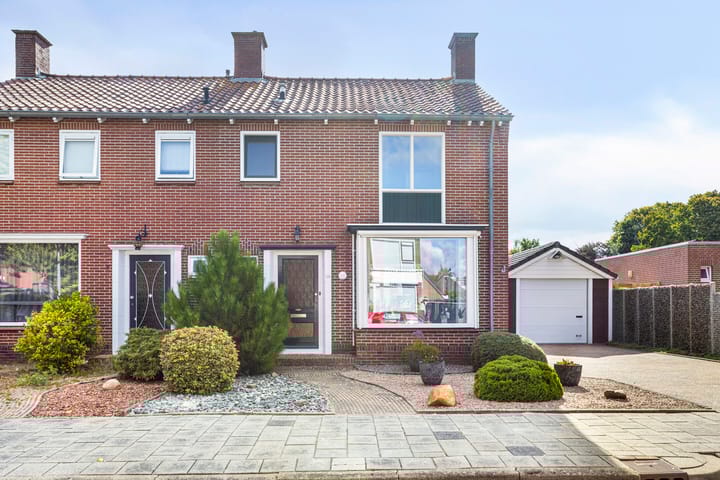 Foto 2 van M. Hardenbergstraat 10