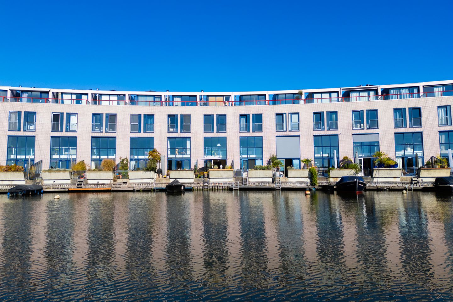 Photo 1 of Aquamarin 57