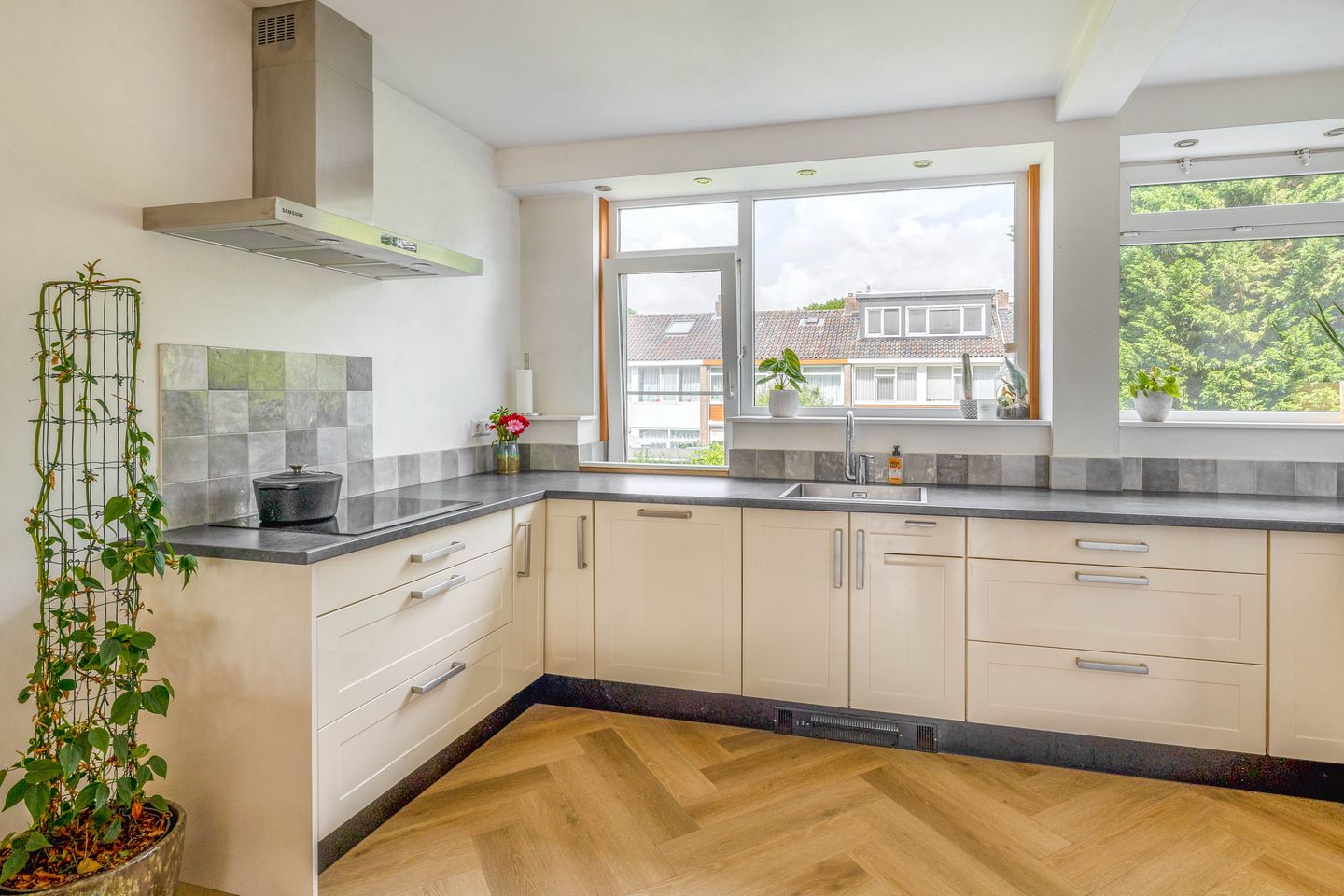 Photo 14 of Miltonstraat 105