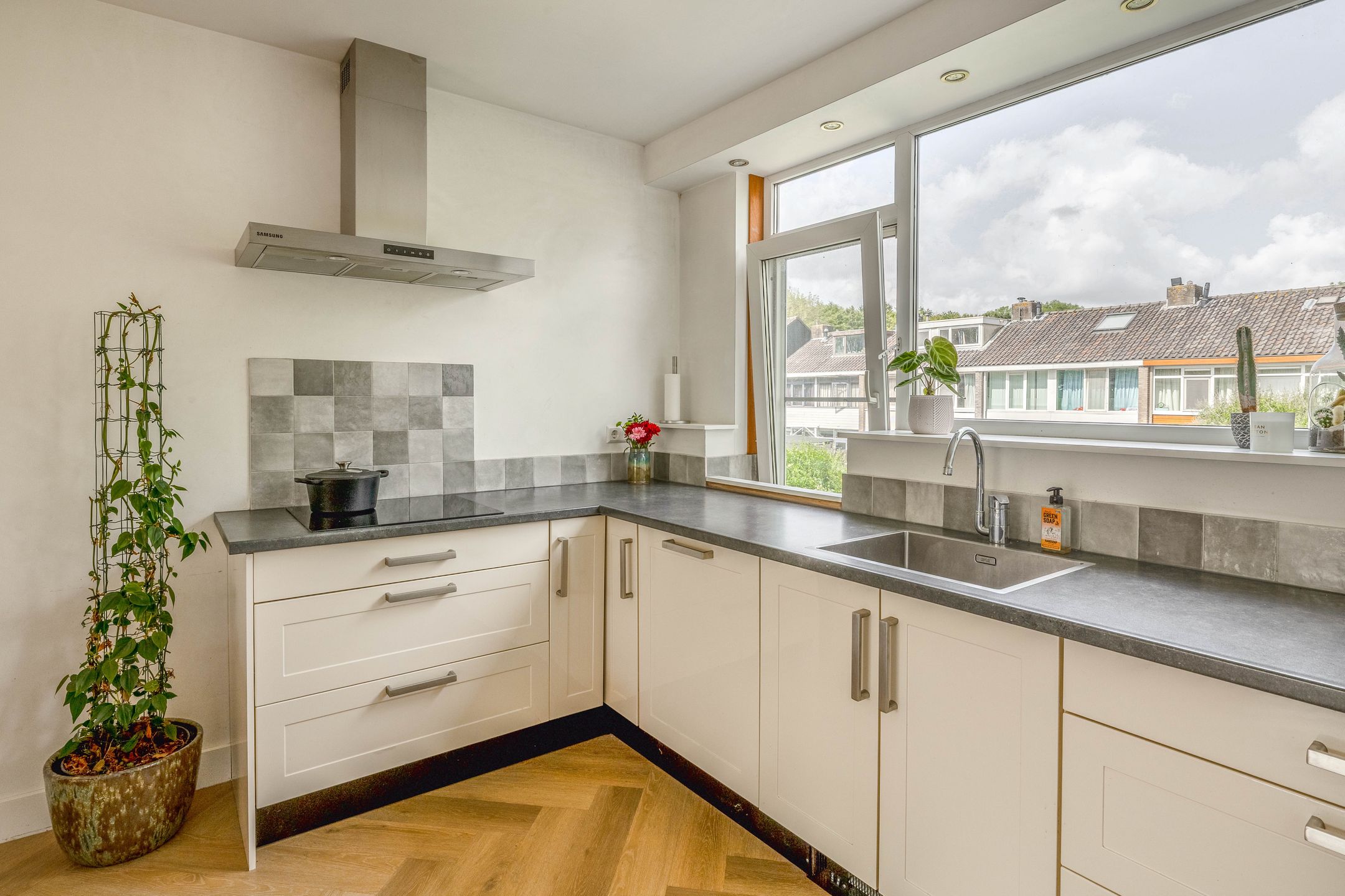 Photo 15 of Miltonstraat 105