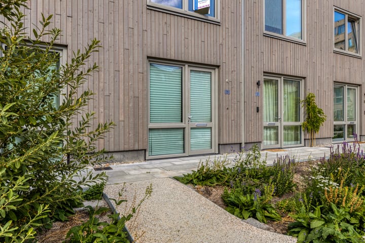 Photo 4 of Helen Suzmanhof 14