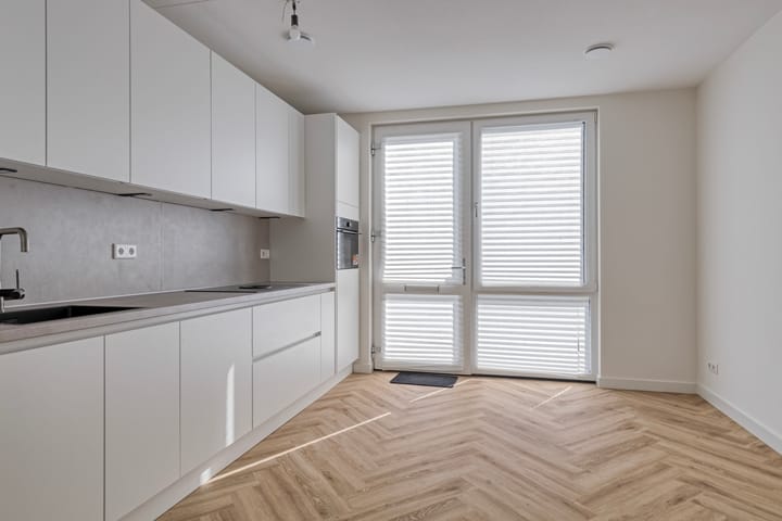 Photo 7 of Helen Suzmanhof 14