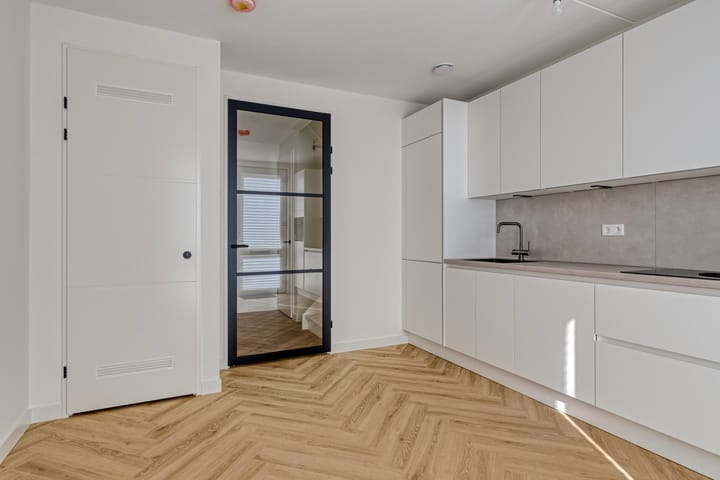 Photo 11 of Helen Suzmanhof 14