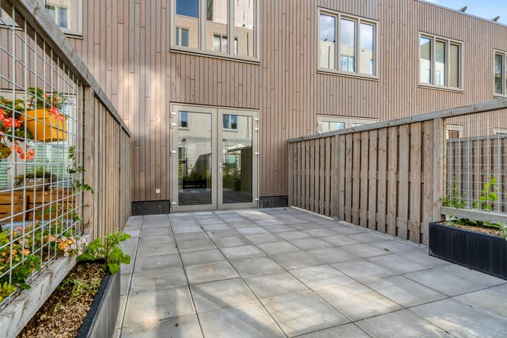 Photo 16 of Helen Suzmanhof 14