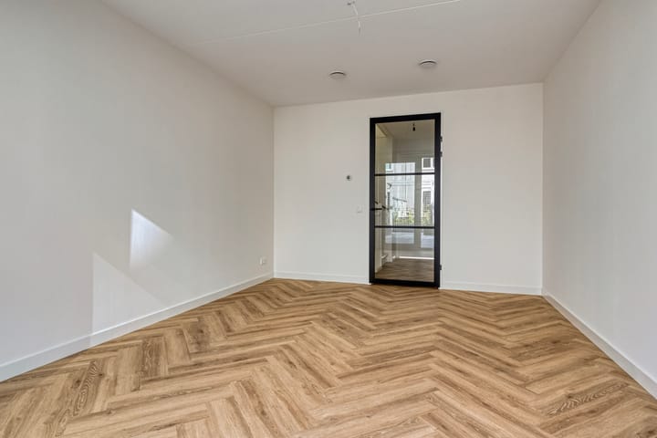 Photo 15 of Helen Suzmanhof 14