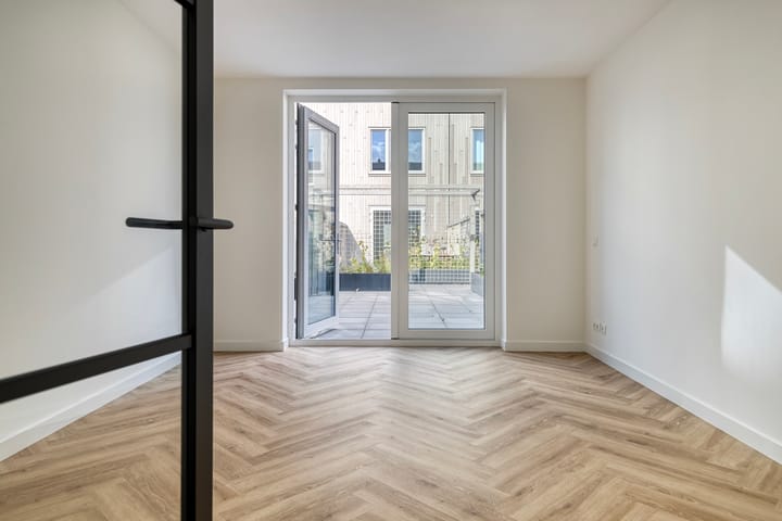 Photo 13 of Helen Suzmanhof 14