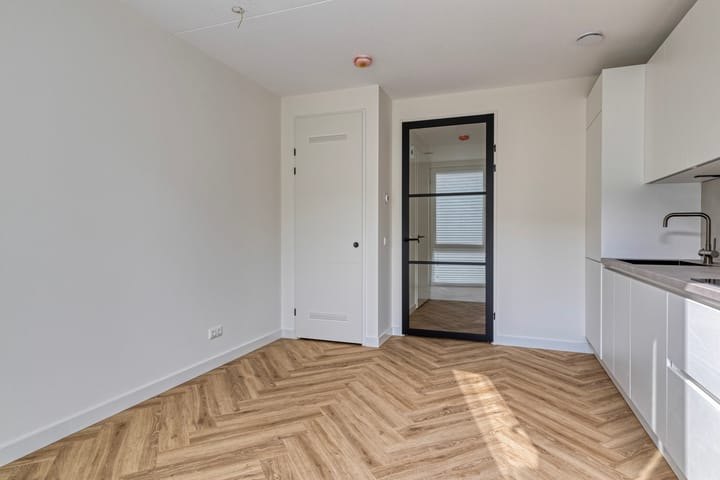 Photo 12 of Helen Suzmanhof 14