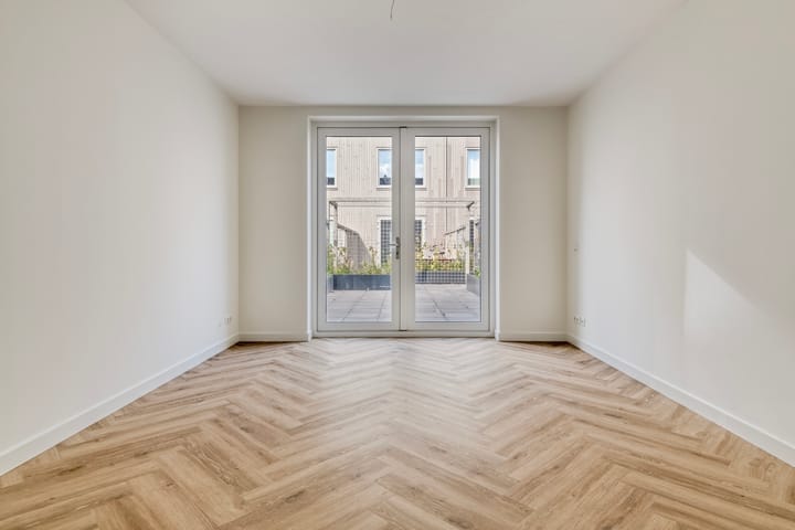 Photo 14 of Helen Suzmanhof 14