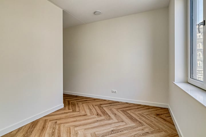 Photo 24 of Helen Suzmanhof 14