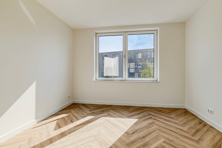 Photo 20 of Helen Suzmanhof 14