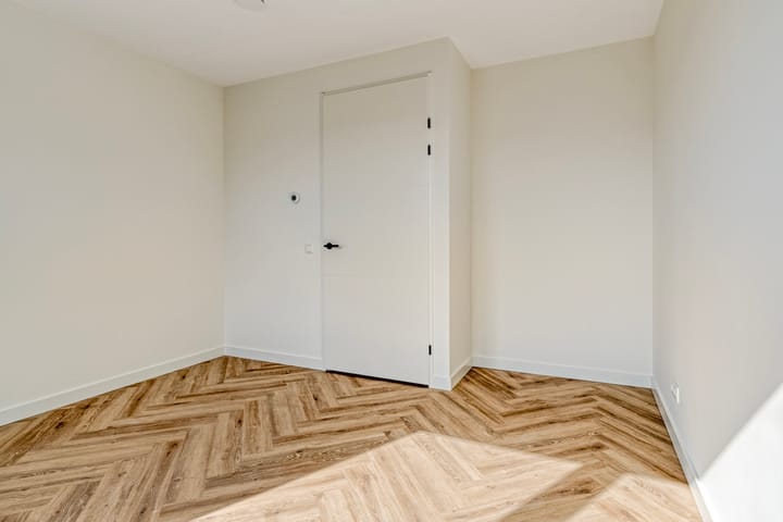 Photo 30 of Helen Suzmanhof 14