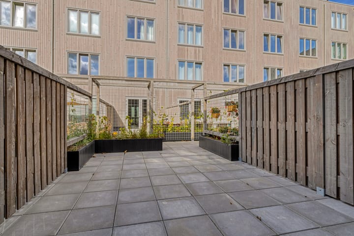 Photo 17 of Helen Suzmanhof 14