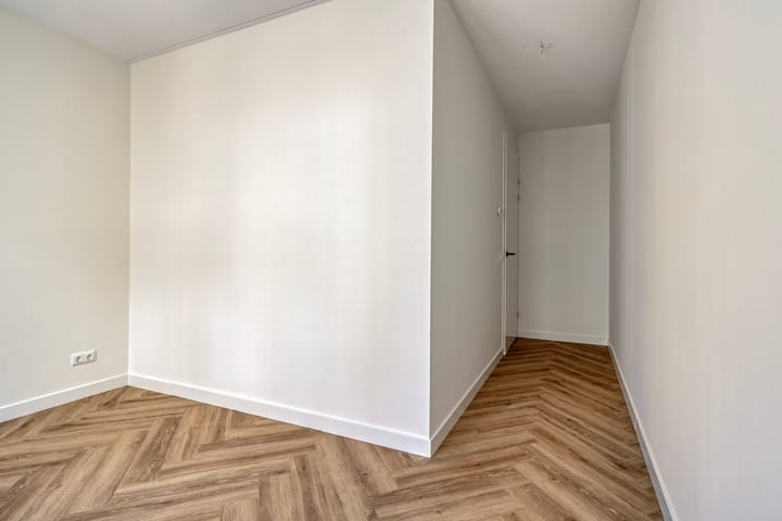 Photo 25 of Helen Suzmanhof 14