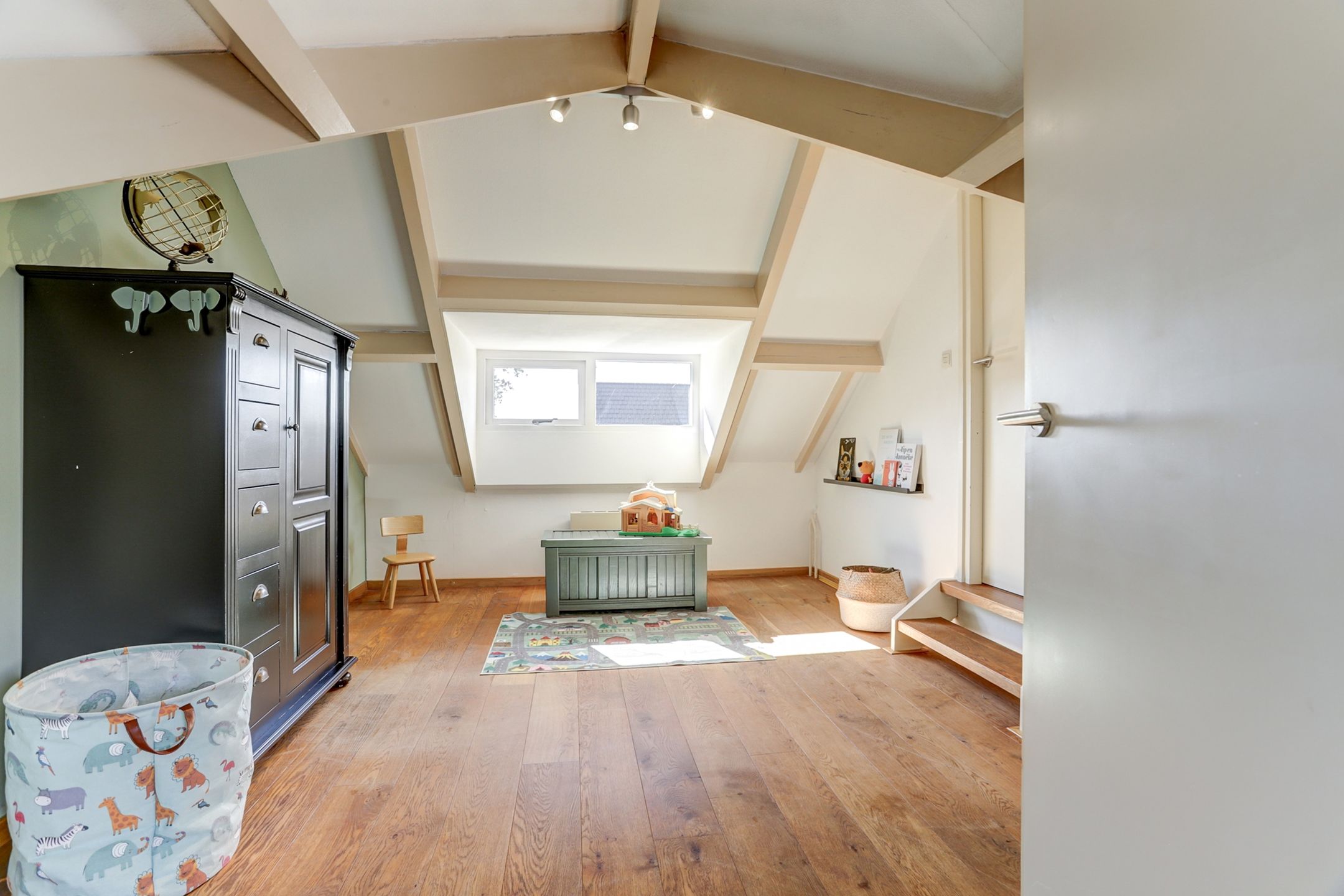 Photo 51 of Hazenstraat 4