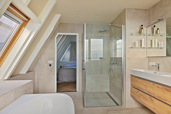 Foto 36 van Cornelis Roosstraat 17