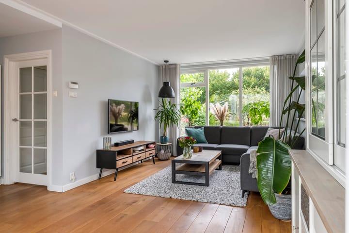 Photo 8 of Adam van Delenstraat 6-E