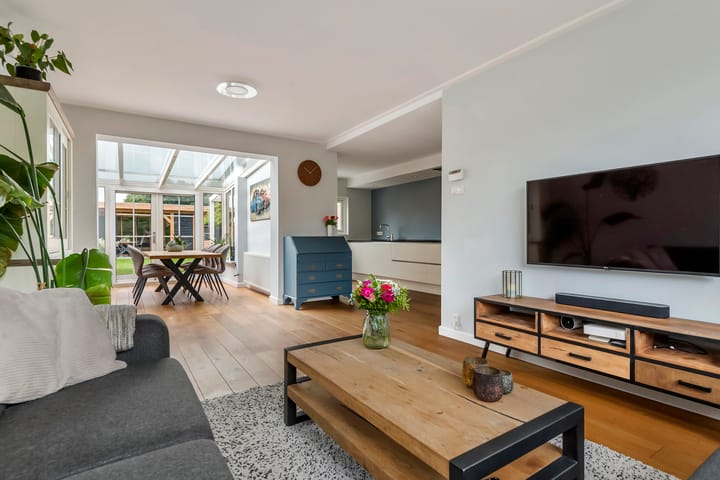 Photo 13 of Adam van Delenstraat 6-E