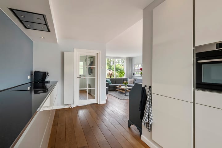 Photo 24 of Adam van Delenstraat 6-E